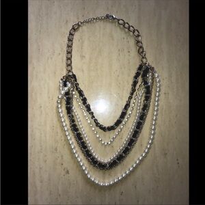 Elegant Pearl and Chain Necklace